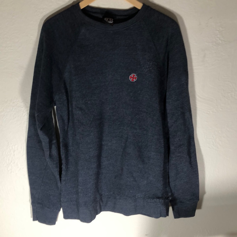 Independent pullover/ crew neck